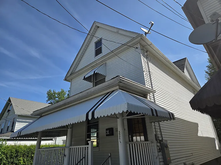 326 1/2 Warren St — Photo 2