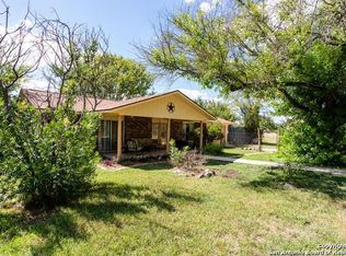 300 Lemond Rd, Utopia, TX 78884