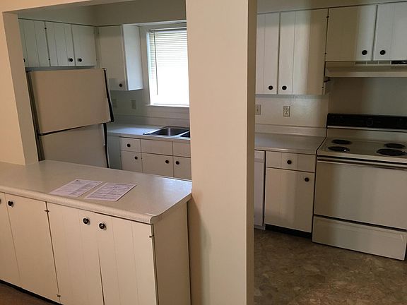 3rd image of 3417 Betty Ln