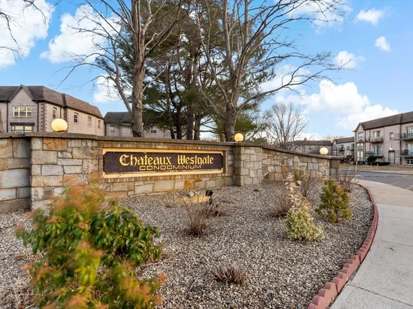 110 Oak Ln APT 2, Brockton, MA 02301