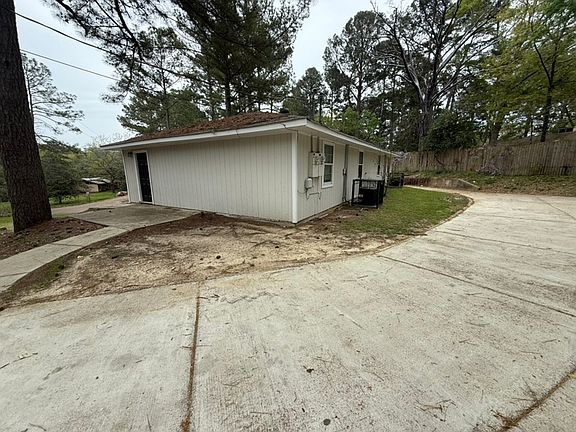 4th image of 219 Lawrence Rd #1