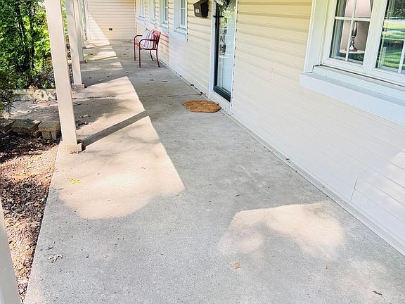 4th image of 4028 W Laskey Rd