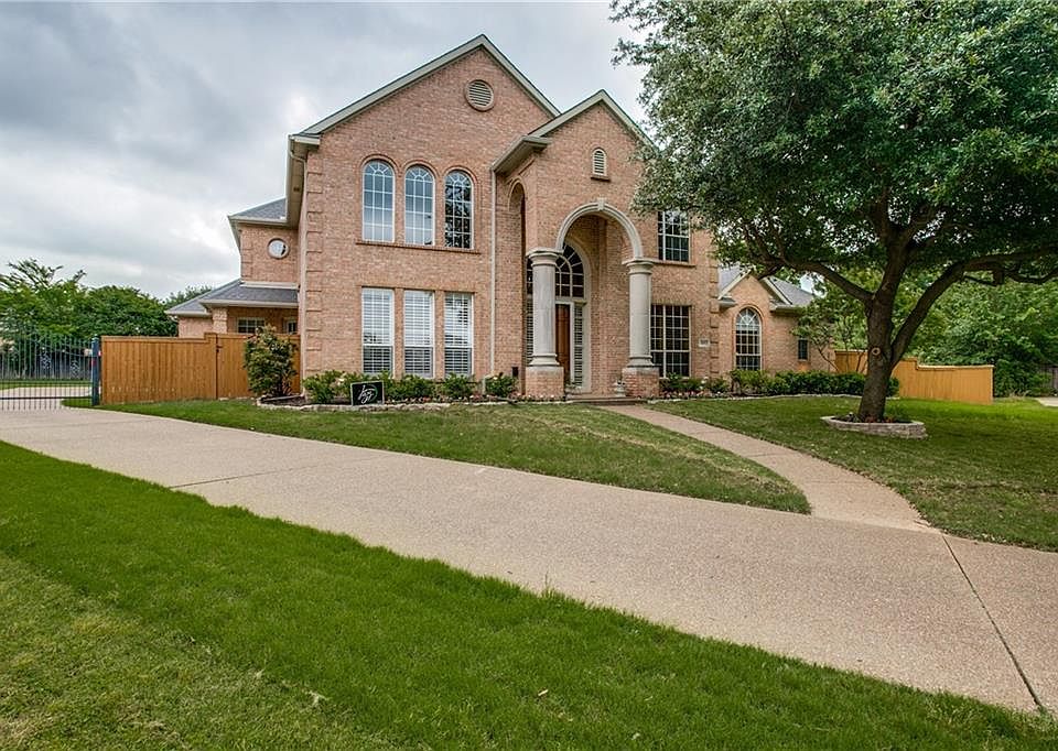1st image of 405 Wellington Ct