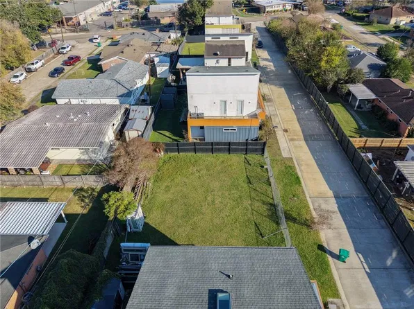 10 Homerun Ln, Metairie, LA 70003