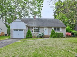 240 Canterbury Pl, Ridgewood, NJ 07450