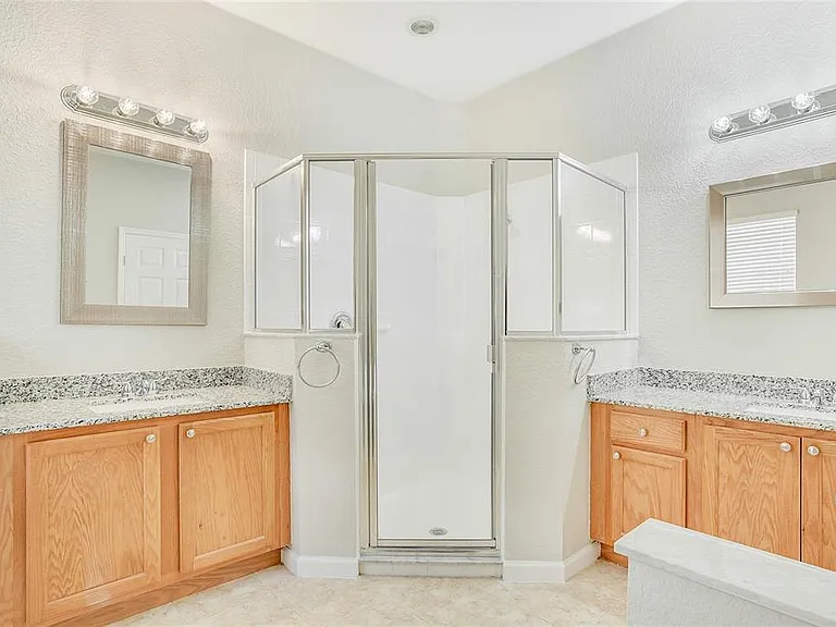 2920 Willow Creek Ln — Photo 12