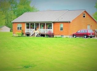 800 Locust Woods Ln, Tarentum, PA 15084