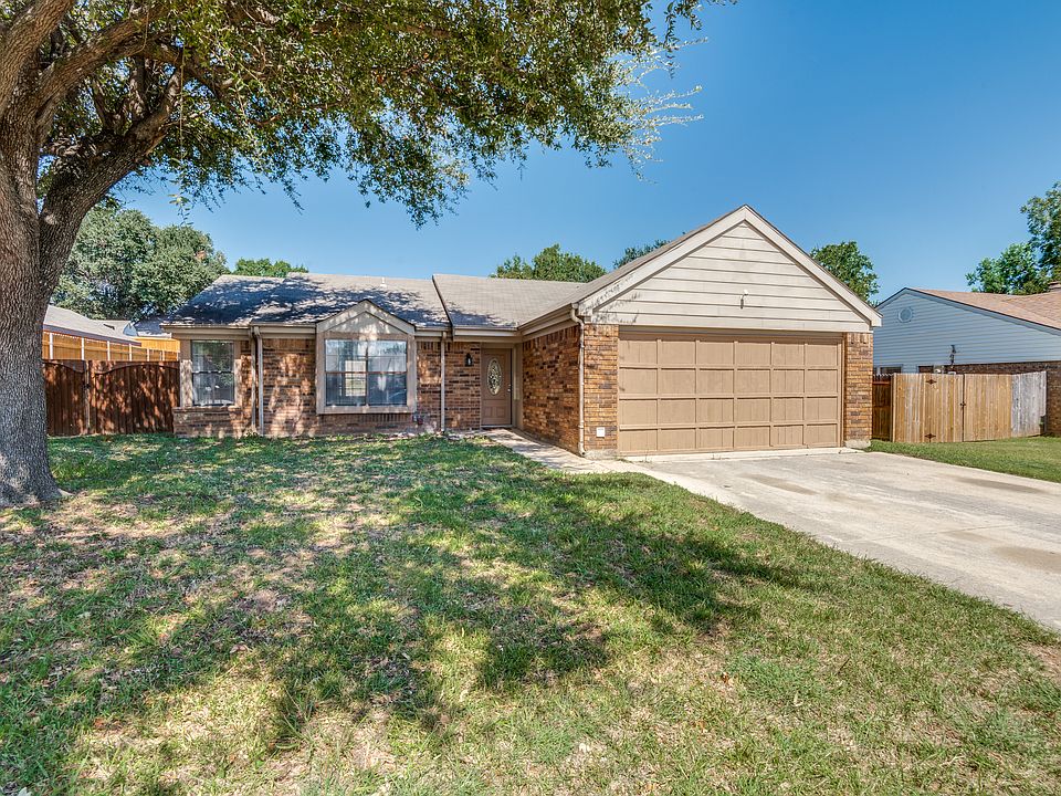 1st image of 311 Sandlewood Ln