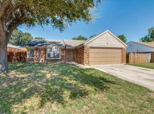 311 Sandlewood Ln, Euless, TX 76039
