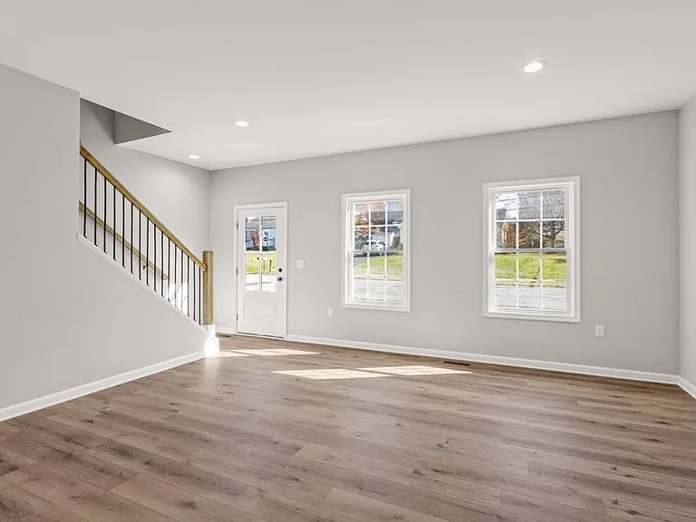 317 Ivanhoe Ave — Photo 10