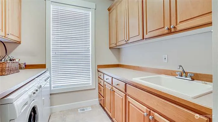 1215 N 27th Pl — Photo 17