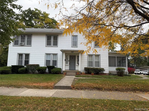 3132 Crooks Rd, Royal Oak, MI 48073