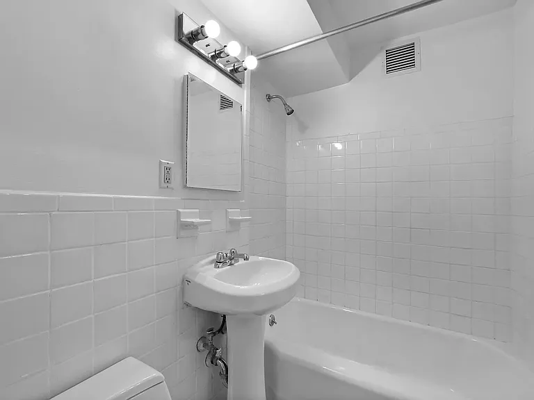 340 E 51st St #8A — Photo 8
