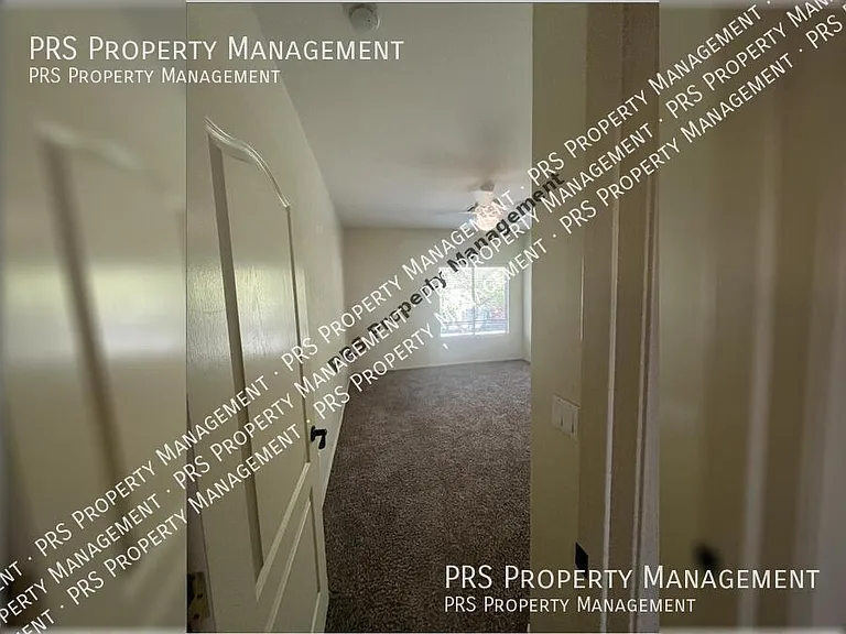576 E Julian Dr — Photo 32