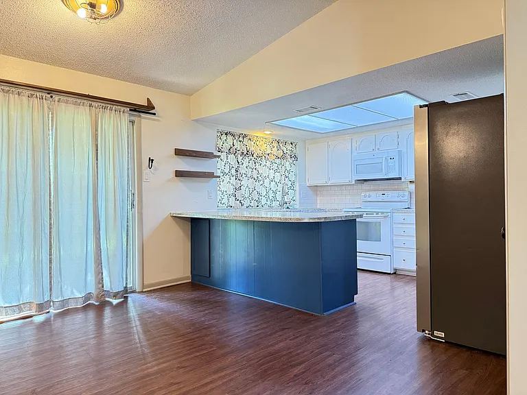 3604 Royal Oak Dr — Photo 5