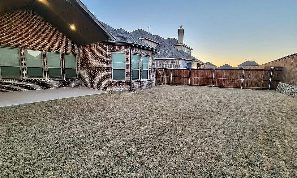 4 bed, 2900 sqft, $3,500 — Photo 2