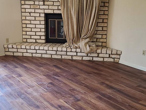 3rd image of 429 Yorktown Ln