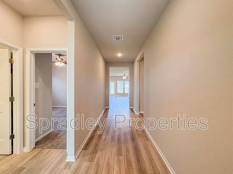 4816 Sparks Ln — Photo 2