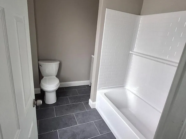 319 Taylor St — Photo 2