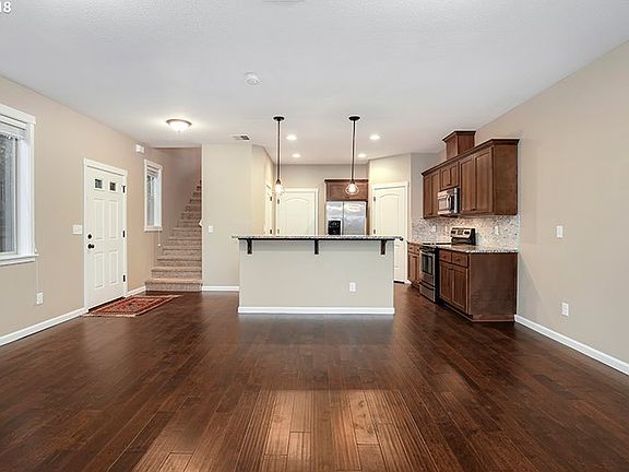 3rd image of 13040 NE 28th Way