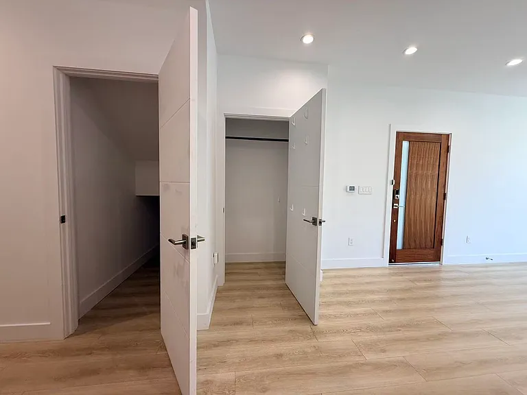 710 16th Ave — Photo 10