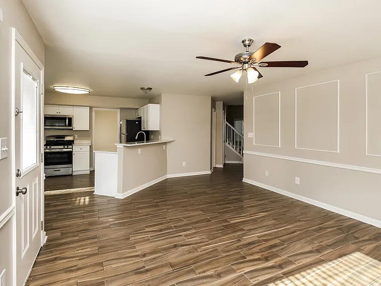655 Suwanee Lakes Cir — Photo 7