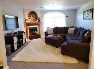 318 Holland Rd, Germantown Hills, IL 61548