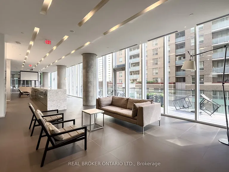 15 Grenville St #401 — Photo 17