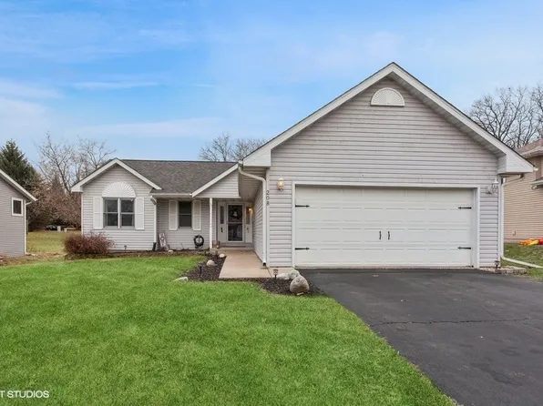 208 Thornhill Dr SW, Poplar Grove, IL 61065