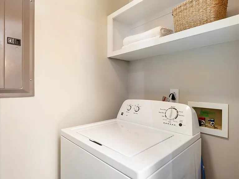 2271 Dewey Dr #J2 — Photo 3