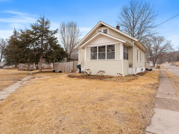 606 Indian Rd, Davenport, IA 52802