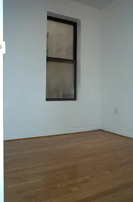 Rented by Tower Brokerage | media 21