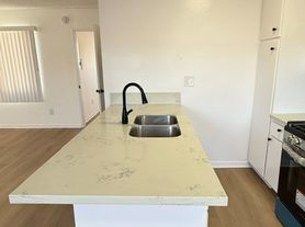 South Seas, 1 Bed