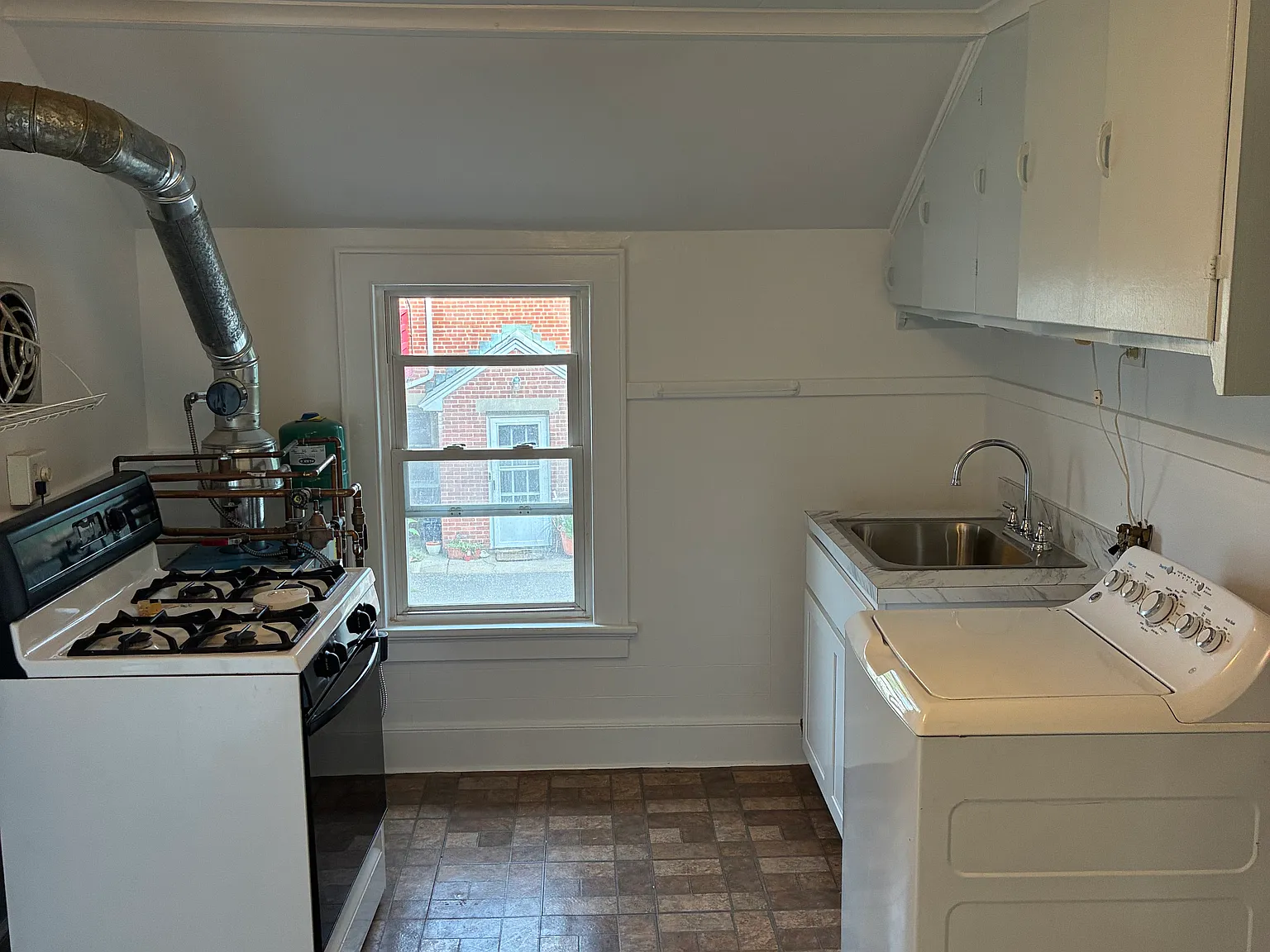 2 bed, $1,300 — Photo 3