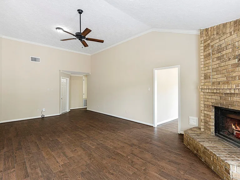 21435 Deerhaven Dr — Photo 6