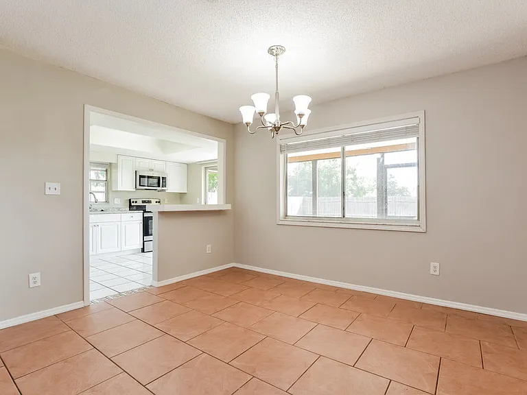 1177 La Mesa Ave — Photo 7