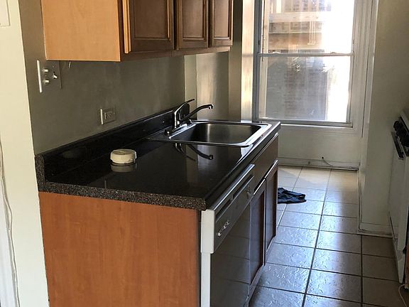 5th image of 4751 1/2 N Clark St #1