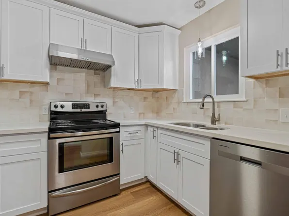 805 Tully Rd APT 5, Modesto, CA 95350