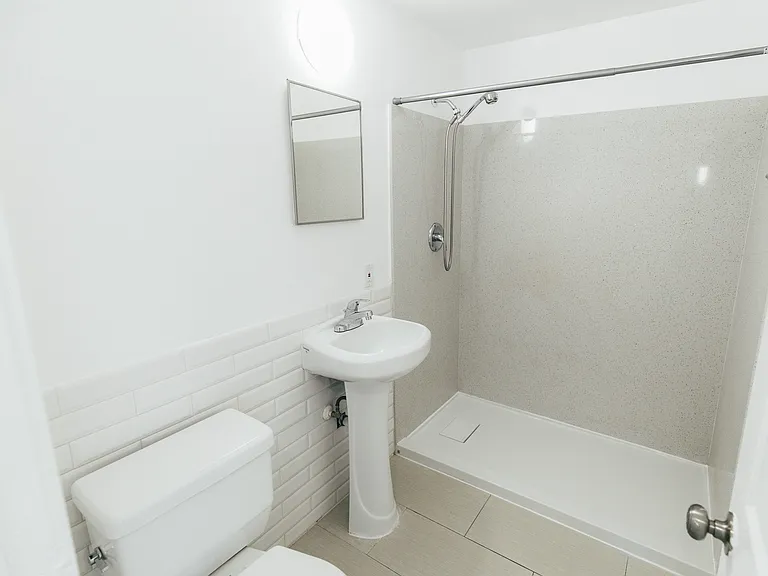 Diamond Haus — Photo 18