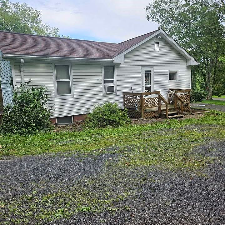 1st image of 830 Railroad St