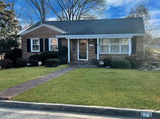 122 Chatham Ct, Danville, VA 24540
