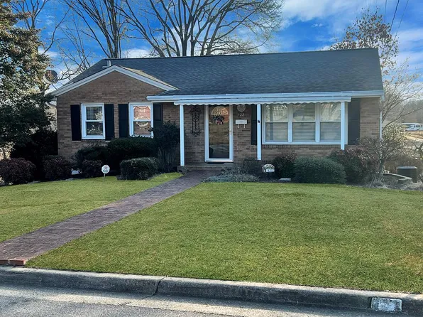 122 Chatham Ct, Danville, VA 24540