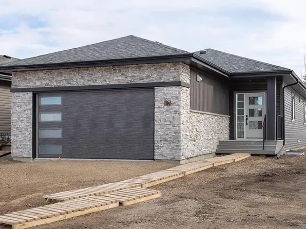 17 N Tindale Pl, Red Deer, AB T4P 0T8