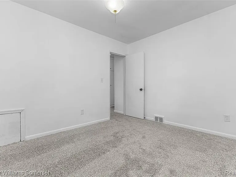 99 Tacoma Dr — Photo 24