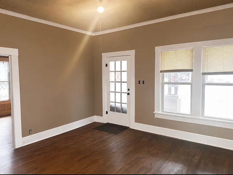 1303 Wilson St — Photo 2