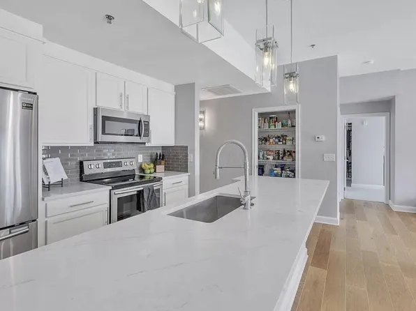 825 N 4th St Unit 205, Columbus, OH 43215