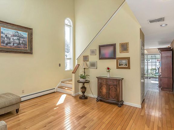 4th image of 151 Ingraham Ln