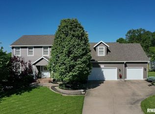 4504 Fairhaven Ct, Davenport, IA 52807