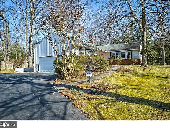 2nd image of 1214 Lois Rd