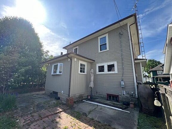 3rd image of 152 Fairfield Ave